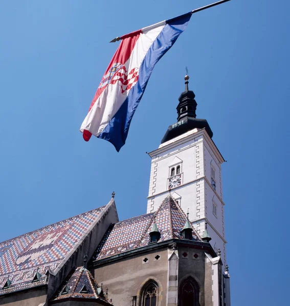 Церква Святого Марка Національний Прапор Хорватії Палаці Парламенту Верхньому Місті — стокове фото