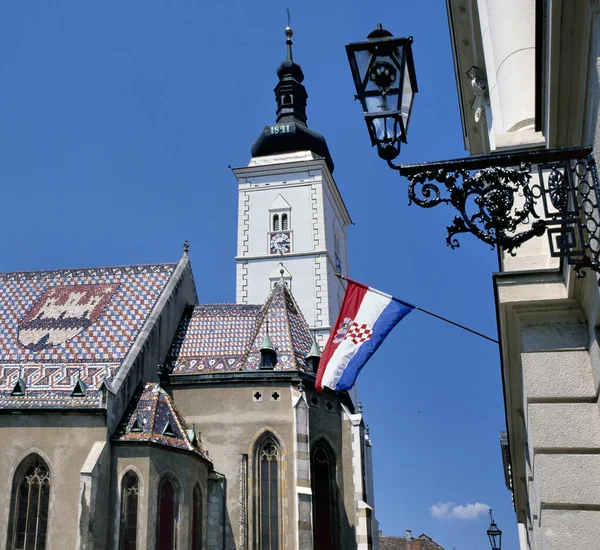 Εκκλησία Του Αγίου Μάρκου Και Εθνική Σημαία Της Κροατίας Στο — Φωτογραφία Αρχείου