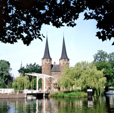 Doğu kapısında. Delft 'te Oostpoort. Hollanda.