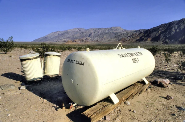 Tanques Com Água Radiador Deserto Death Valley Califórnia Eua — Fotografia de Stock
