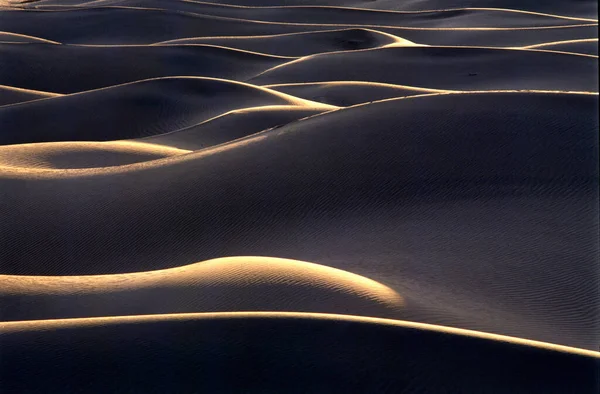 Wydmy Piaskowe Wschodzie Słońca Parku Narodowym Dolina Śmierci Kalifornia Usa — Zdjęcie stockowe