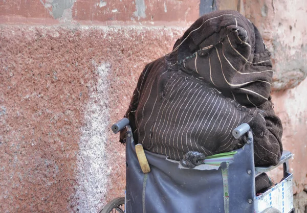 Behinderter Alter Araber Rollstuhl Einer Straße Von Fez — Stockfoto