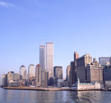 New York City, Staten Island Feribotu 'ndan görülen eski Dünya Ticaret Merkezi, New York, ABD