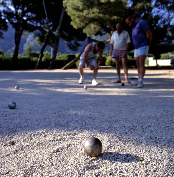 Metal Petanque Balls Three Blurred Senior Players Distance Outdoors Foco — Fotografia de Stock