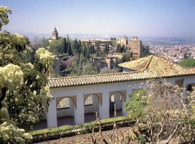 Granada İspanya 'daki Alhambra mimarisinin güzel detayları. Burası bir UNESCO Dünya Mirası sahası.