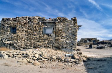 Old ARAIBI, ABD-SEPTEMBER 06.1981: Eski Oraibi, Hopi Köyü, Üçüncü Mesa, Hopi Kızılderili Bölgesi, Arizona. Eski Oraibi, New Mexico 'nun en uzun süreli yerleşim yeri olan Acoma Pueblo ile mücadele etmektedir. 