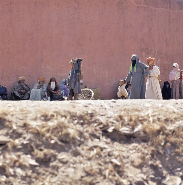 Marrakesh Morokko Juni 2015 Frauen Männer Und Kinder Ruhen Der — Stockfoto