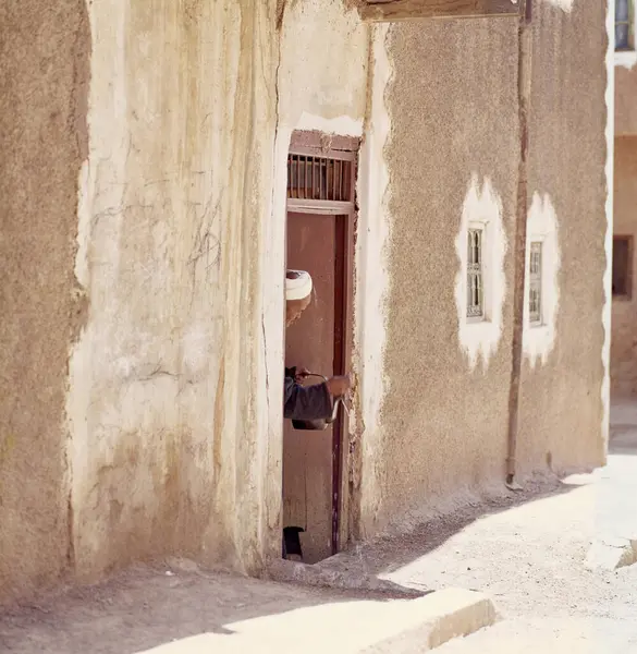 Marrakesh Morocco Juni 2015 Mann Marokko Bereitet Minztee Vor Seinem — Stockfoto