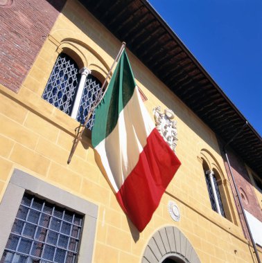 İtalya ulusal bayrağı, Avrupa açık mavi gökyüzü