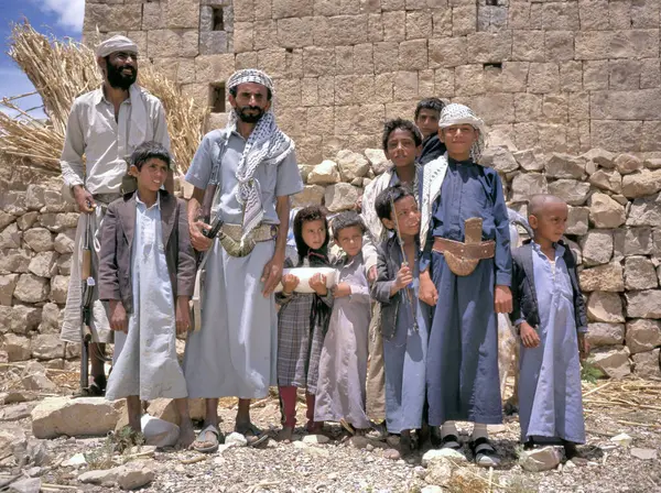 Khab Yemen Szeptember 1991 Két Apa Nyolc Gyermekével Pózol Családi — Stock Fotó