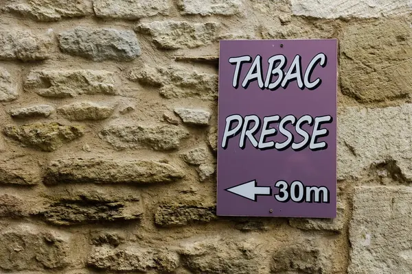 Presse Und Tabaktextzeichen Des Tabakladens Und Der Französischen Pressebibliothek lizenzfreie Stockfotos