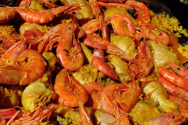 Traditionelle Spanische Paella Mit Meeresfrüchten Und Hühnerfleisch Stockfoto