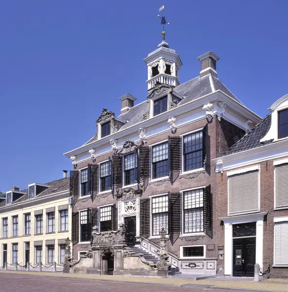 Hollanda 'nın Friesland kentindeki Sneek şehrinin merkezindeki rokoko tarzı belediye binası.