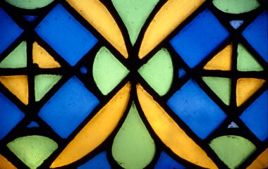 Sana 'a Yemen' in eski semtindeki vitraylı kapı dekorasyonunu kapat.