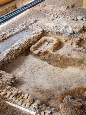 Alcala de Henares, İspanya - 10 Haziran 2023. Hippolytus Hanesi 'nin Sıcak Salonları' ndaki fırın, İspanya 'nın Madrid, Alcala de Henares kentinde bulunan bir Roma şehri olan Complutum' un arkeolojik alanındaki en önemli kalıntılardan biri..