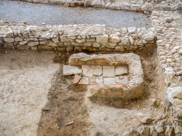 西班牙阿尔卡拉 亨纳雷斯 2023年6月10日 位于西班牙马德里Alcala Henares的罗马城市Complutum考古遗址中最重要的遗骸之一 被放在Hippolytus家的热城墙内 — 图库照片