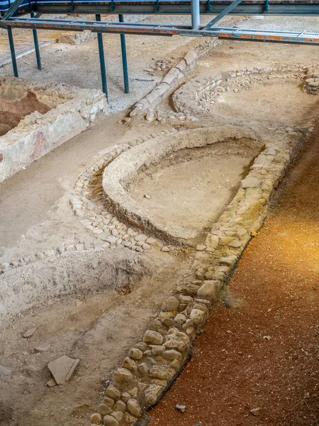 스페인 마드리드 알칼라데 에나레스에 로마의 고고학적 유적지내에 유물중 가문의 동양화 — 스톡 사진
