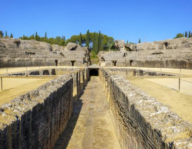 Italica Amfitiyatrosunun fossa canavarlar ve gladyatörler için arenaya giriş alanı. İtalya, Roma 'nın İtalya kenti, Santiponce, Seville, Endülüs, İspanya.