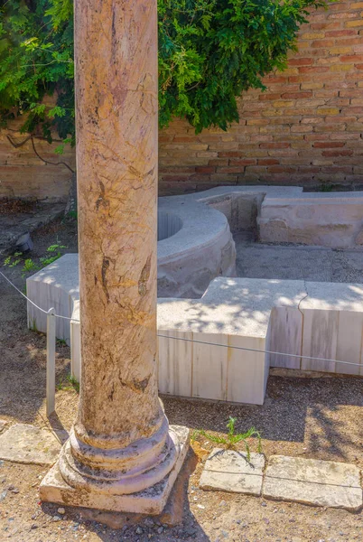 バード家のペリスタイルに近い噴水 ローマの都市イタリカの注目のために専用目的の邸宅の一つ サンティポンス セビリア アンダルシア スペインに位置 — ストック写真