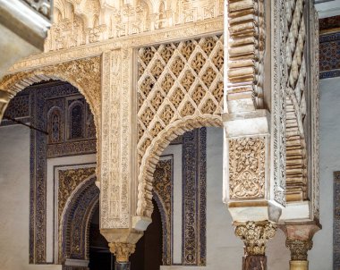 Sevilla, İspanya - 30 Temmuz 2023. Sevilla, Endülüs, İspanya 'nın Alcazar bölgesinin Patio de las Munecas (Bebek Bahçesi).