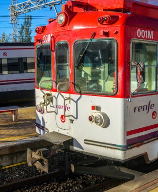 Madrid, İspanya - 30 Eylül 2023. Cercedilla tren istasyonunda, C-9 hattında Navacerrada ve Cotos 'a giden tren. Madrid, İspanya.