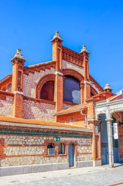 Madrid, İspanya - 3 Mayıs 2024. Madrid 'deki tarihi Matadero binasında endüstriyel mimari sergileniyor..