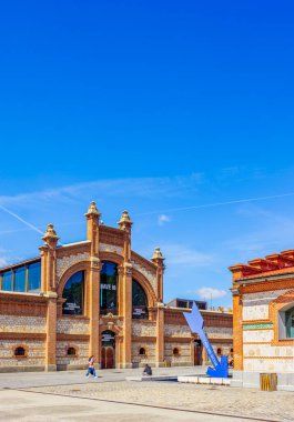 Madrid, İspanya - 3 Mayıs 2024. Madrid 'deki tarihi Matadero binasında endüstriyel mimari sergileniyor..