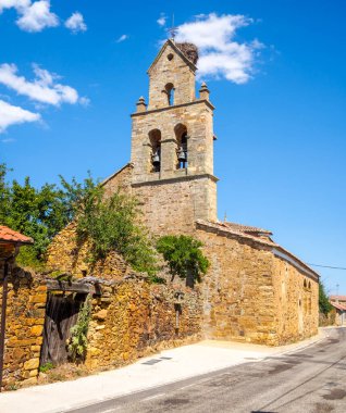 Santiago kilisesi El Ganso 'da, Camino de Santiago' da önemli bir durak. Castilla y Leon, İspanya.