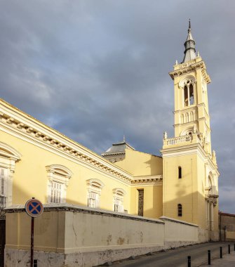 Condesa de la Vega del Pozo Şapeli ve Sarayı 'nın ana cephesi. Plaza de Beladiez Meydanı 'nda. Guadalajara, İspanya.
