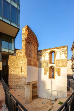 San Gil 'in 13. yüzyıl Mudejar taklidi. Concejo Meydanı 'ndan görüntü. Guadalajara, İspanya.