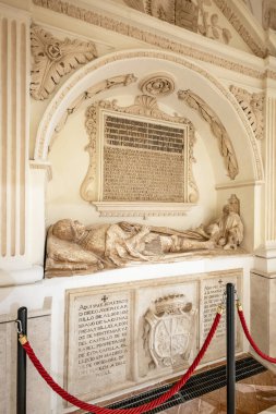 Guadalajara, İspanya - 8 Kasım 2024. Don Rodrigo de Campuzano 'nun Sepulcher' ı, San Nicolas el Real, Guadalajara, İspanya Kilisesi 'nin....