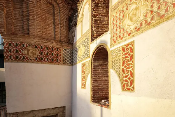 San Gil 'in 13. yüzyıl Mudejar taklidi. Concejo Meydanı 'ndan görüntü. Guadalajara, İspanya.