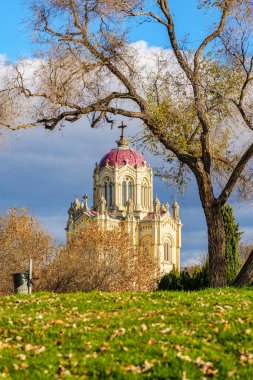 Duquesa de Sevillano Panteonu. Parque de Adoratrices Park 'tan görüntü. Castilla la la Mancha, Guadalajara, İspanya.