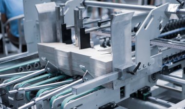 Kutu veya karton paketleme için otomatik kutu klasörü yapıştırıcı makinesi üretimi. Yazdırma endüstrisi