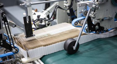 Kutu veya karton paketleme için otomatik kutu klasörü yapıştırıcı makinesi üretimi. Yazdırma endüstrisi