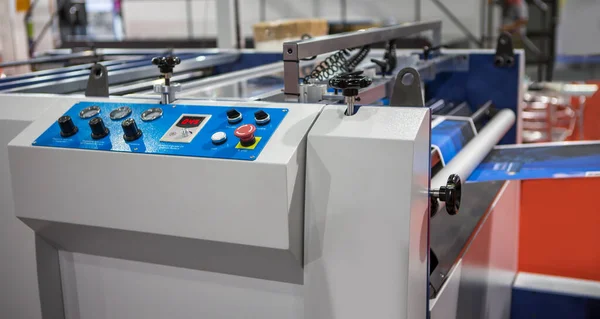 Θερμοκολλητική Μηχανή Πλαστικοποίησης Υψηλής Ταχύτητας Τυπογραφική Βιομηχανία — Φωτογραφία Αρχείου