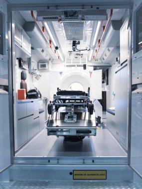 Acil mobil felç ünitesi. Ambulans aracı felç hastalarına teşhis koymak için hizmetler sağlıyor.