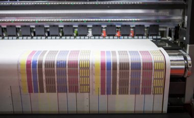 Matbaada mürekkep kağıdını test ettim. Yazdırma endüstrisi.