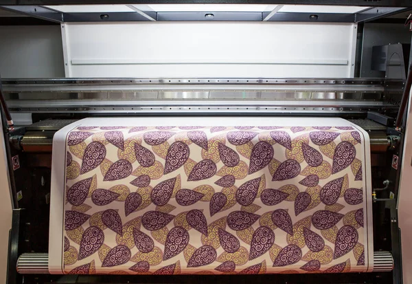 デジタルテキスタイル印刷機 大判染料昇華繊維生地熱転写プリンタ ロイヤリティフリーのストック画像
