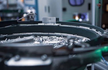 Yüksek hızlı madde parçacıkları besleyicisini döndür. Endüstriyel üretim.