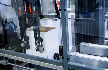 Otomatik kasa ereksiyon makinesi. Endüstriyel depo makineleri.