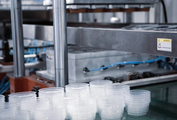 Пластикові Чаші Закінчують Продукт Пластикової Машини Лиття Під Тиском — стокове фото
