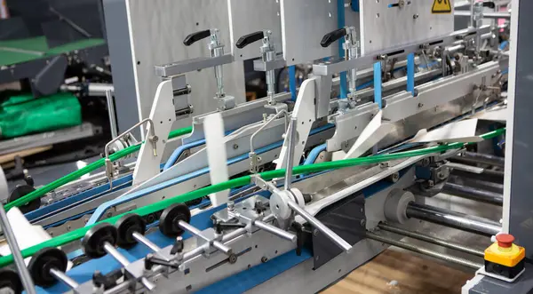 Produkcja Automatycznej Maszyny Klejenia Teczek Opakowań Pudełkowych Lub Kartonowych Przemysł — Zdjęcie stockowe
