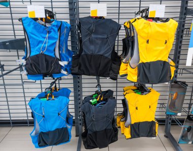 Sırt çantasında su torbası olan açık hava patikası. Su deposu sırt çantası. 