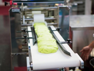 Buharda pişmiş çöreğe hazırlanan hamur..