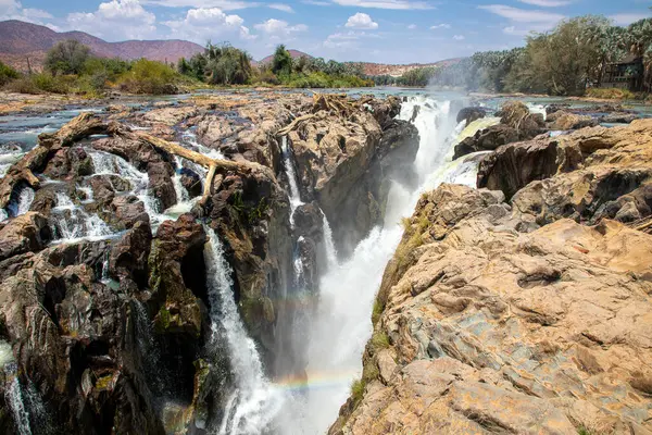 Kuene Nehri 'ndeki Epupa Şelalesi, Namibya.