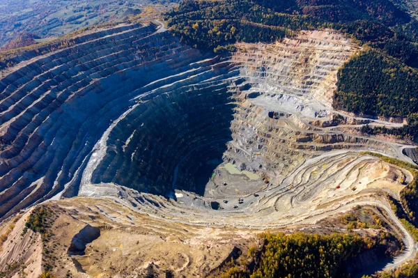 Romanya Nın Açık Bakır Madeninin Hava Insansız Hava Aracı Görüntüsü — Stok fotoğraf