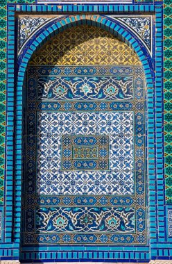 El Aksa Camii 'nin, Kayanın Kubbesi' nin Arapça mozaik detayları. Tapınak Dağı, Kudüs, İsrail