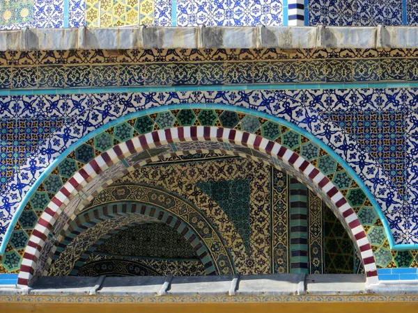 Azulejos Coloridos Mosaico Padrões Árabes Antigos Cúpula Rocha Monte Templo — Fotografia de Stock