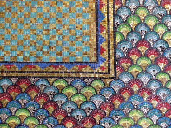 Tło Kolorowych Płytek Mozaikowych Starożytne Arabskie Wzory Kopule Skały Góra — Zdjęcie stockowe